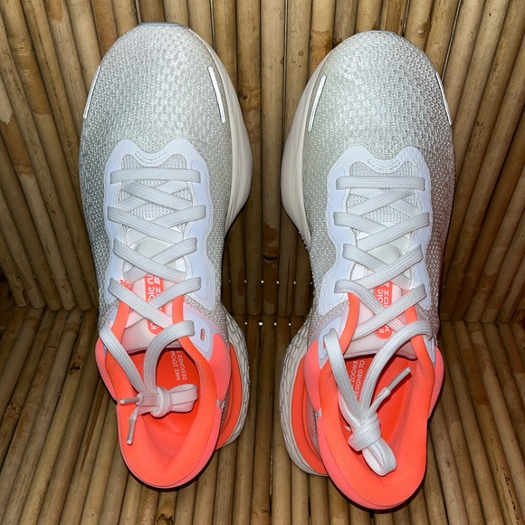 WOMENS ZOOMX INVINCIBLE RUN FK SKOE, W12 - Picture 4 of 13